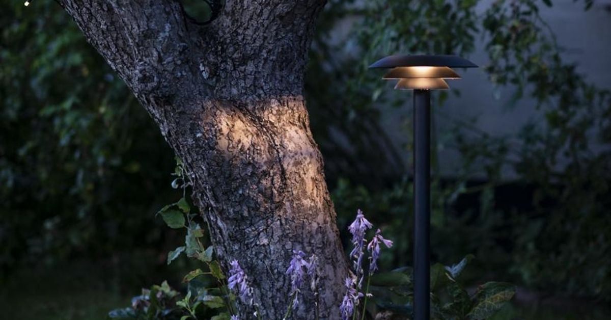 Lys blomsterbedet op med bedlamper