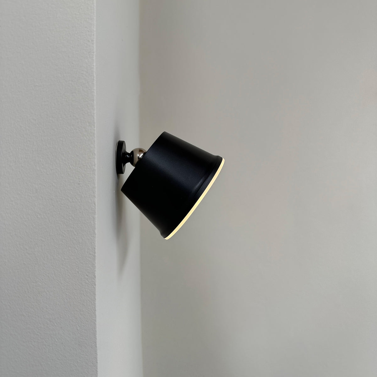 POP LED Genopladelige Bordlampe - Sort