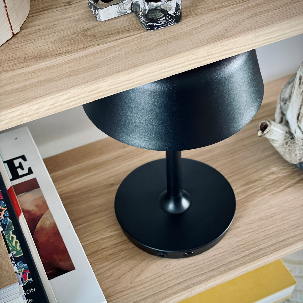 Valencia LED Genopladelig Bordlampe - Sort