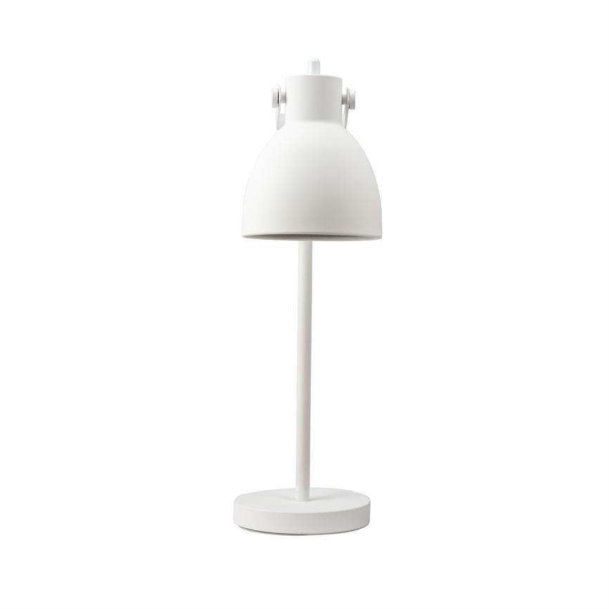 Hvid bordlampe står oprejst med rund fod, slank stang og halvkugleformet skærm vendt nedad; enkel, mat finish mod en neutral, ensfarvet hvid baggrund.