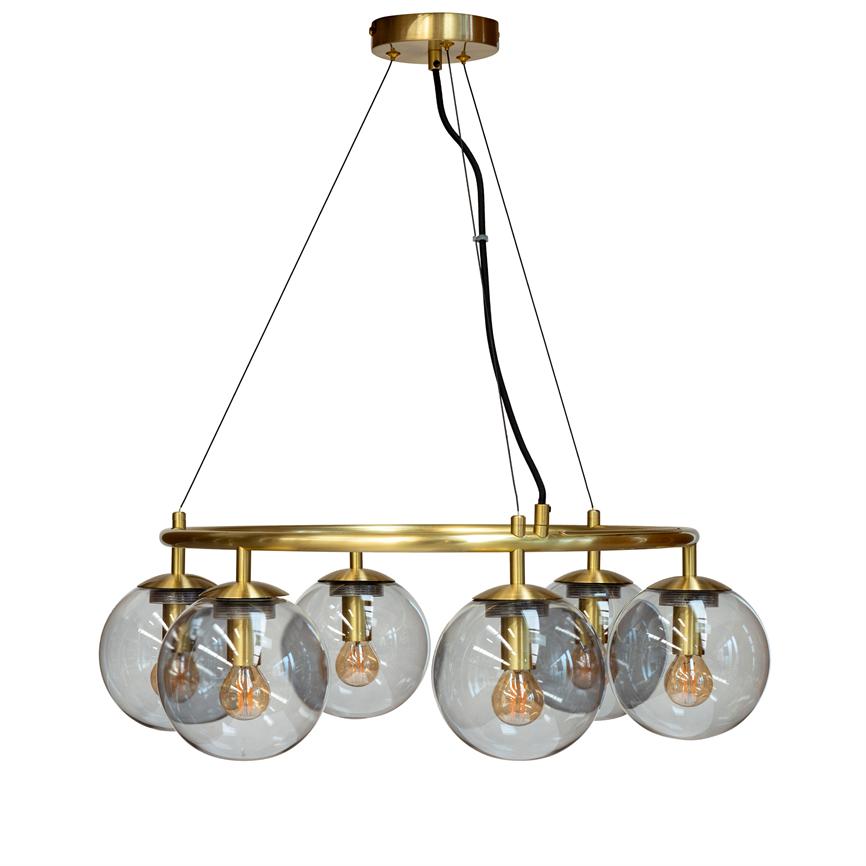 Loftlampe med messingring og seks klare glaskupler, hver indeholder en synlig glødepære; ophængt i tre sorte kabler fra en rund loftplade mod hvid baggrund.