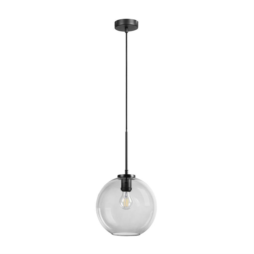 En pendellampe med klar glasglobus hænger i en sort ledning; en synlig pære i sort fatning sidder i globen, ophængt fra en rund loftsroset mod en hvid baggrund.