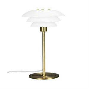 Bordlampe med tre hvide skærme af opalglas, monteret på slank messingstang og rund messingfod; står med synlig hvid ledning på neutral baggrund.