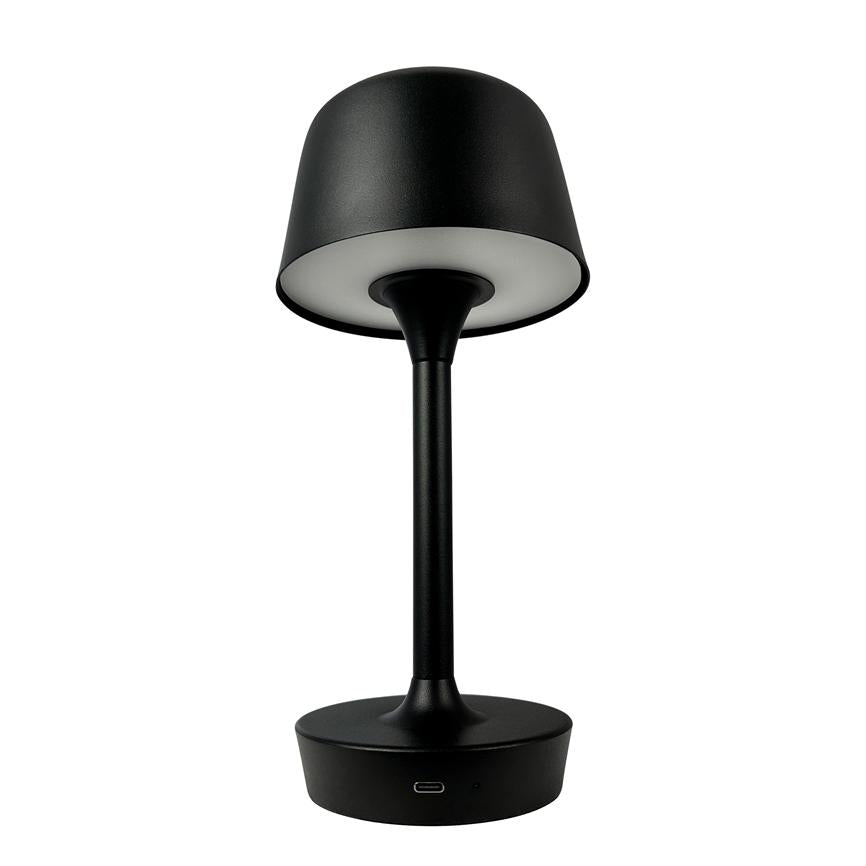 Bordlampe står slukket på rund fod, med USB‑C‑port, slankt skaft og afrundet skærm; undersiden af skærmen har hvid diffuser. Enkel, sort metallisk overflade mod hvid baggrund.