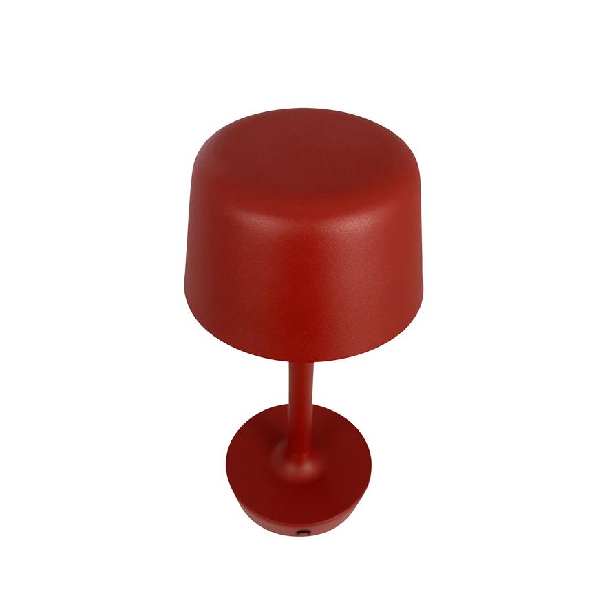Rød, moderne bordlampe står alene med en afrundet cylindrisk skærm på en slank stang og cirkulær fod, placeret mod en ren hvid baggrund.