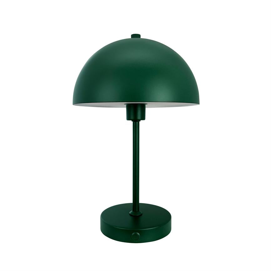 En grøn, kuppelformet bordlampe står slukket; den har en smal stang og rund base, enkel mat finish og er placeret på hvid baggrund.
