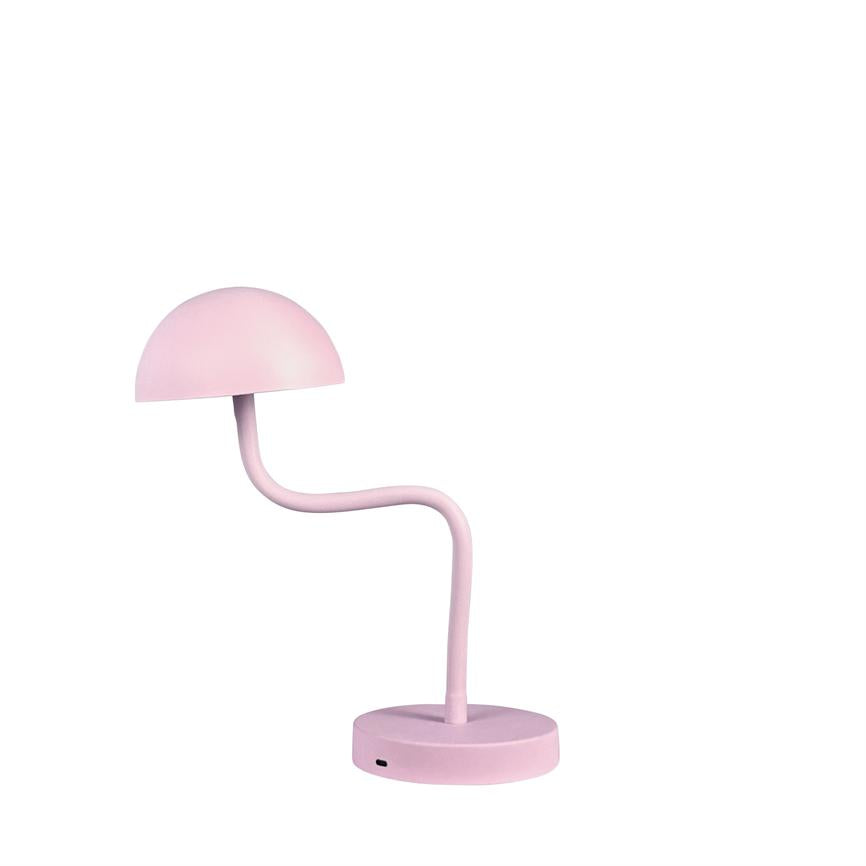 Rosa bordlampe står med en buet arm, der bærer en halvkugleformet skærm, placeret på en rund fod mod hvid baggrund.