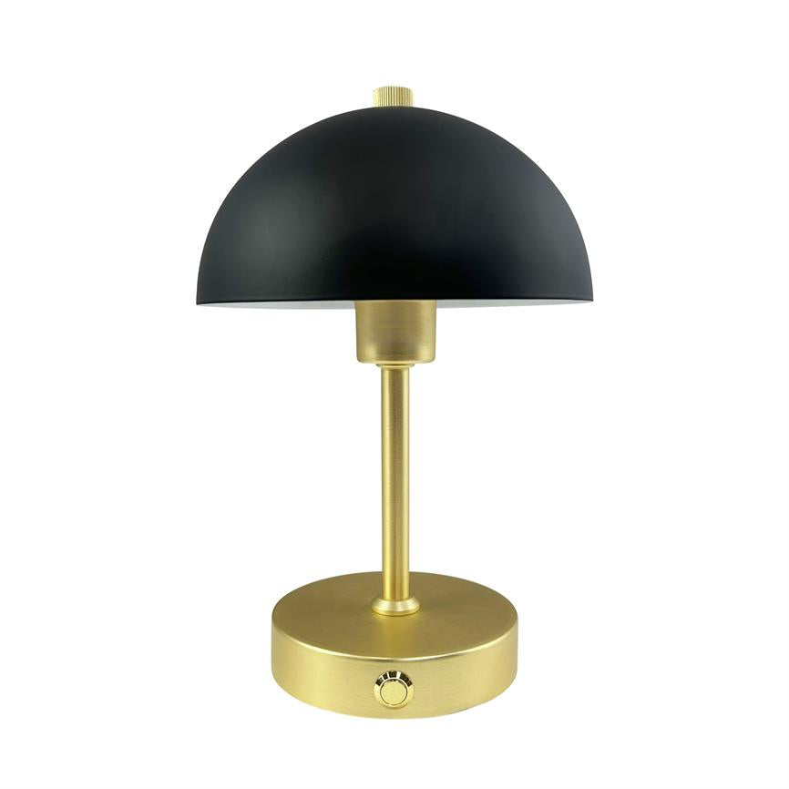Bordlampe med sort halvklodeformet skærm og messingfarvet stang og base; står centreret mod en ensartet hvid baggrund, med en lille drejeknap på basen.
