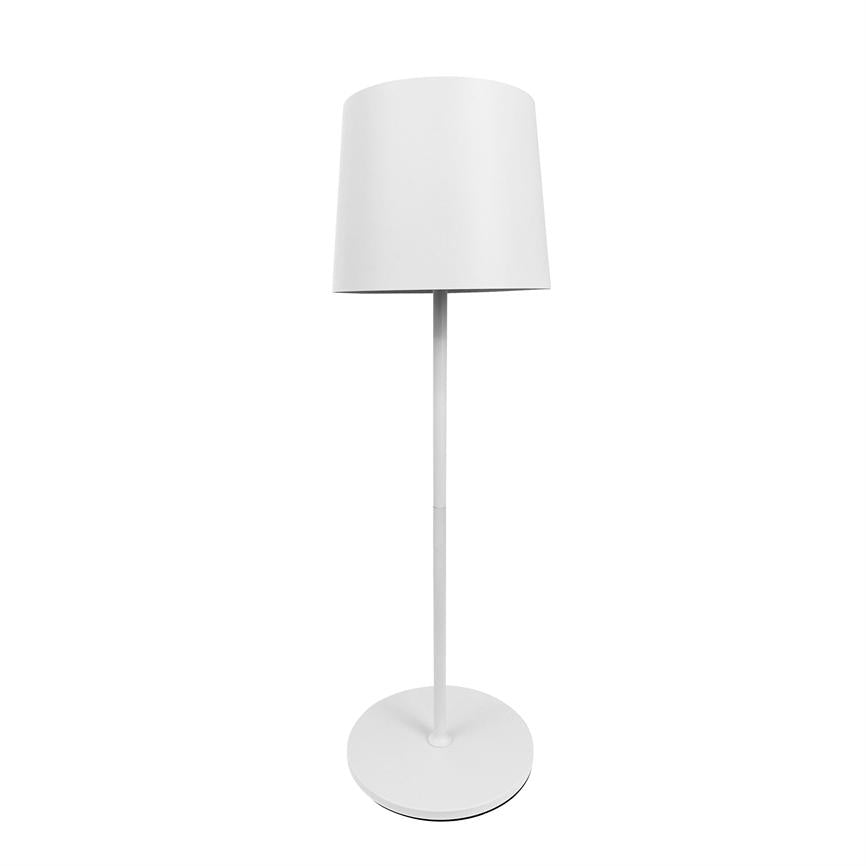 Gulvlampe står oprejst med cylindrisk lampeskærm, tynd metalstang og rundt fod, placeret mod en ensartet hvid baggrund.