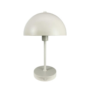 Bordlampe med halvkugleformet skærm; står monteret på en slank stang over en rund fod, mat lysegrå finish, centralt placeret mod en ren hvid baggrund.