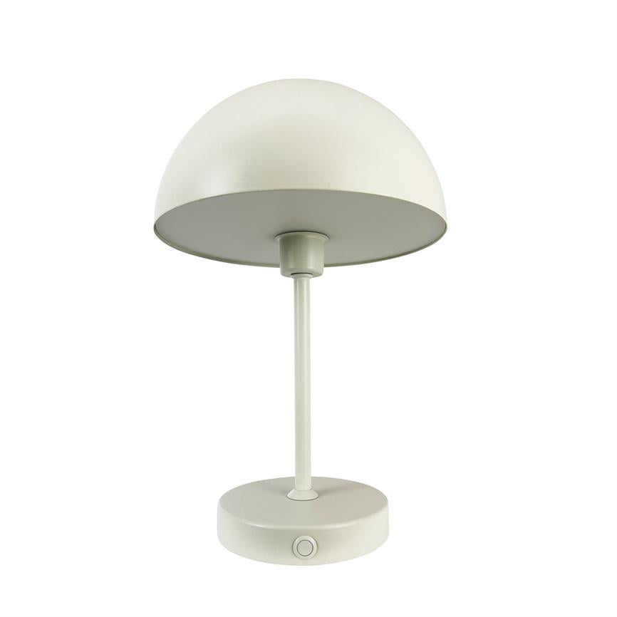 Hvid bordlampe med halvkugleformet skærm, står på slank stang og rund fod; tænd/sluk-knap foran, placeret mod hvid baggrund.
