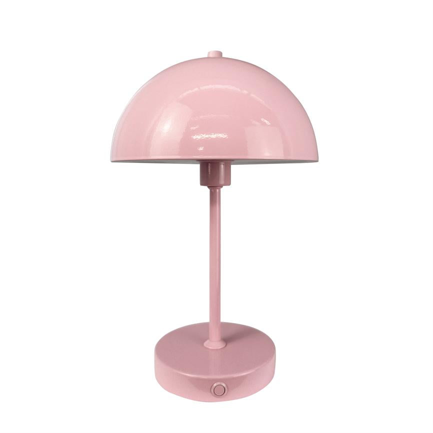 Rosa metal bordlampe med halvkugleformet skærm står slukket; slankt skaft forbinder skærm med rund base, der har en lille trykknap, placeret mod neutral hvid baggrund.