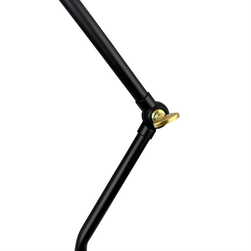 Sort, justerbar lampearm vinkles ved et led og holdes på plads af en guldfarvet vingemøtrik; diagonalt placeret mod en ensfarvet hvid baggrund.
