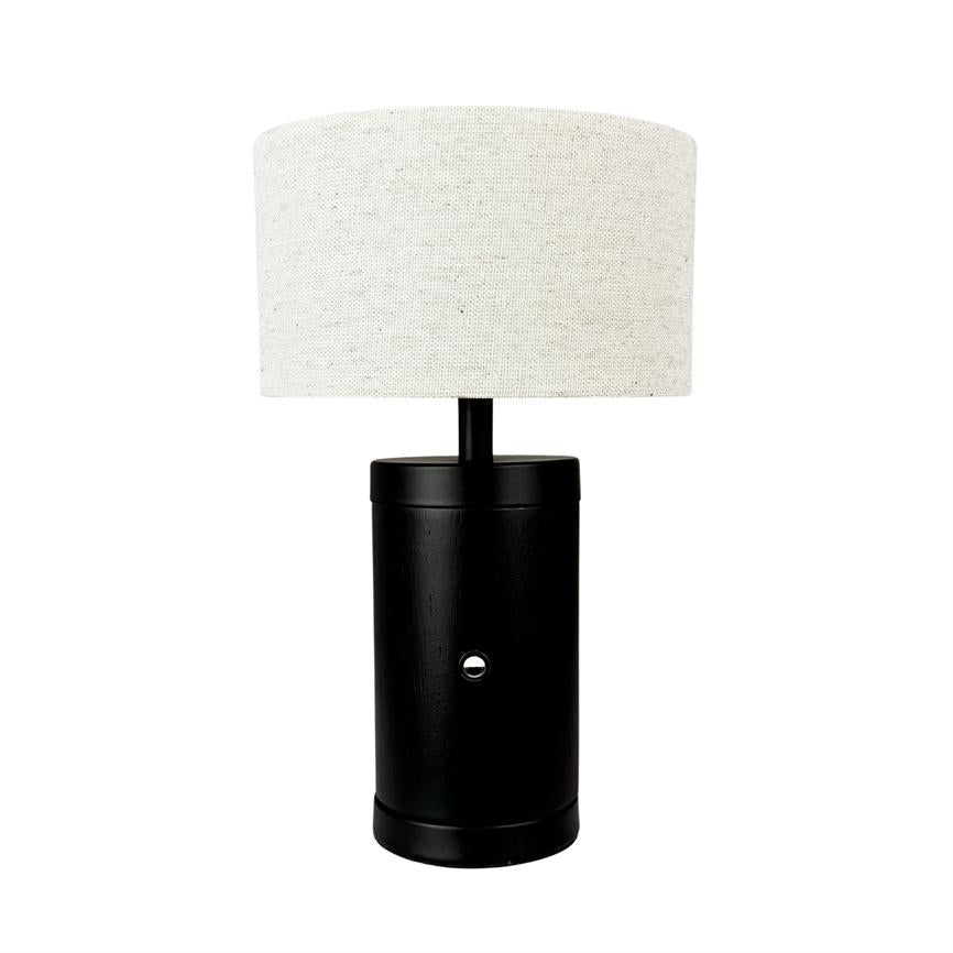 Sort, cylindrisk bordlampe står centreret, med en hvid stofskærm ovenpå, mod en ensartet hvid baggrund.