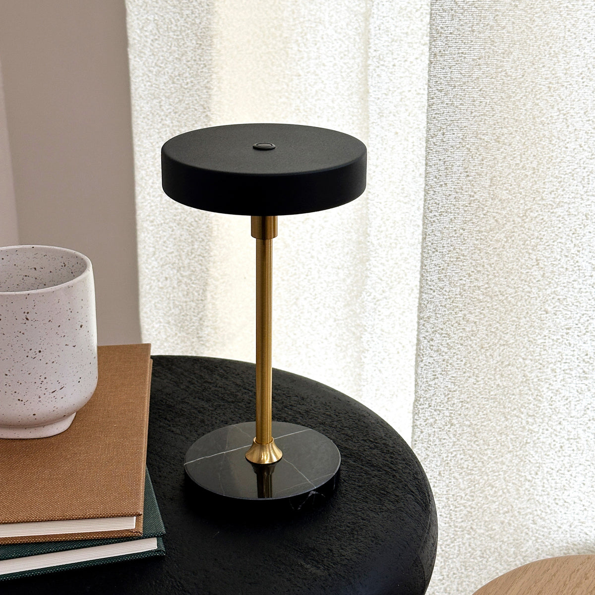 Moonlight LED Mini Genopladelig Bordlampe - Sort/Marmor